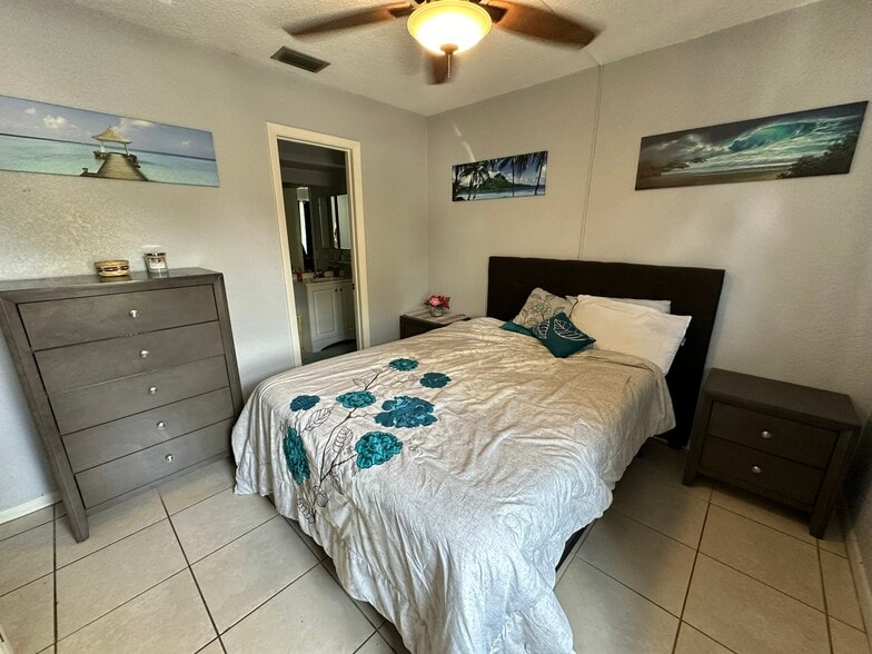 Building Photo - 1361 Sandpiper Blvd