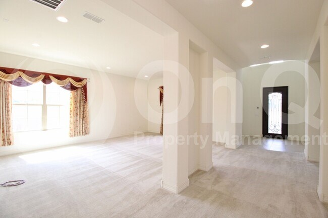 Building Photo - 1781 E Aster Pl