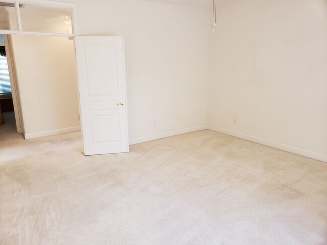 Building Photo - 3 BED 2 BATH HOUSE IN THE MARY LAKE SUBDIV...