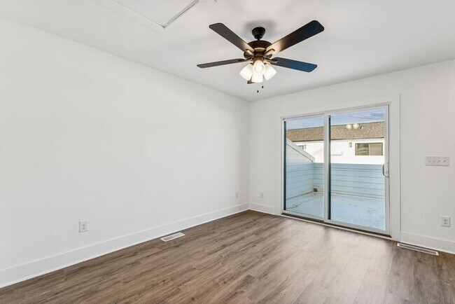 Building Photo - High-End 2BR Townhome | Rooftop Terrace + 2-Car Garage | 24-Unit Commnity