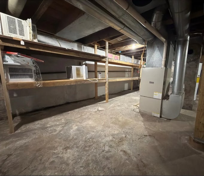 Building Photo - 9 W 9th St