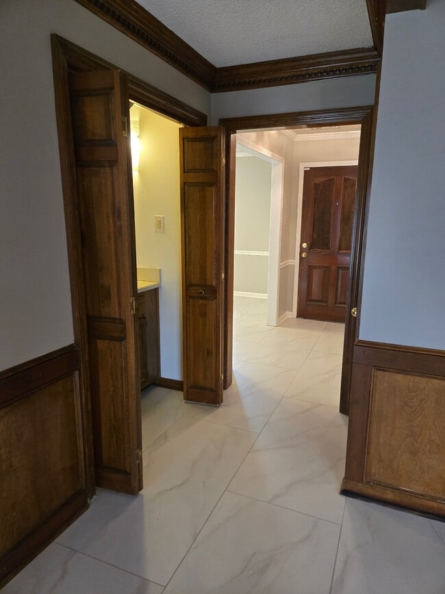 Building Photo - 4220 Glenroy Dr