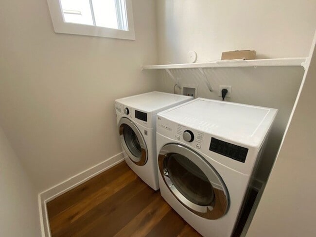 Building Photo - Welcome to our luxurious townhouse in the ...