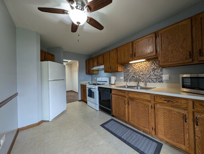 Building Photo - 9200 Drummond Dr