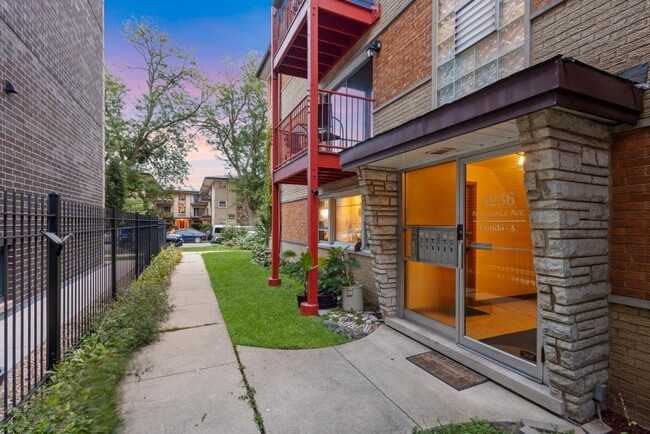Building Photo - 4236 N Kedvale Ave