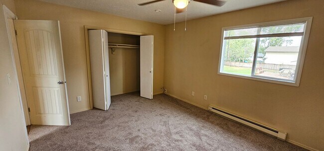 Building Photo - 2 Bed 1 Bath Home Available in Heart of Be...
