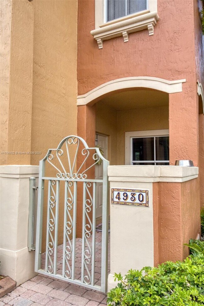 Building Photo - 4930 Windward Way