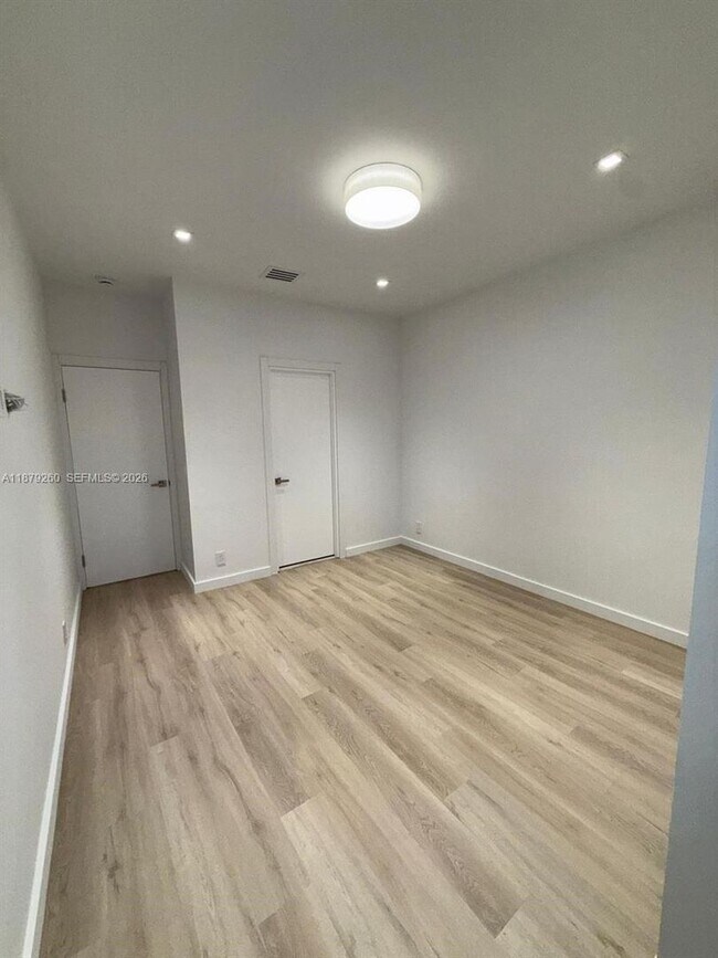 Building Photo - 5371 SW 32nd Terrace