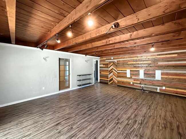 Building Photo - Beautiful 4B/2BA House in Clairemont w/ La...