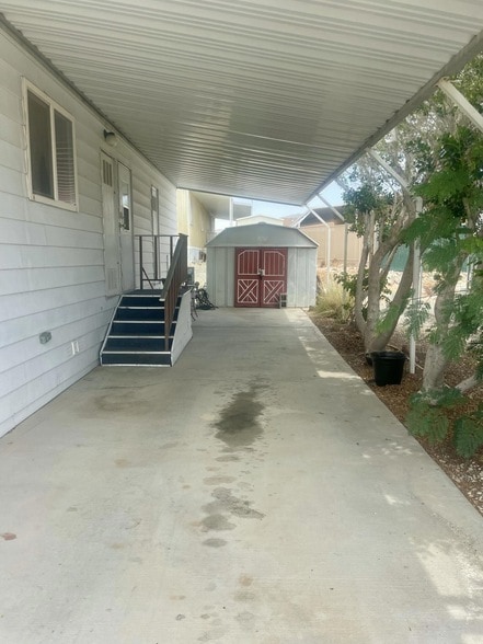 Building Photo - 14777 Palm Dr