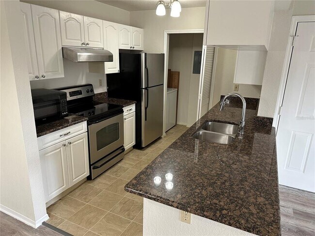 Building Photo - 2550 N Alafaya Trail