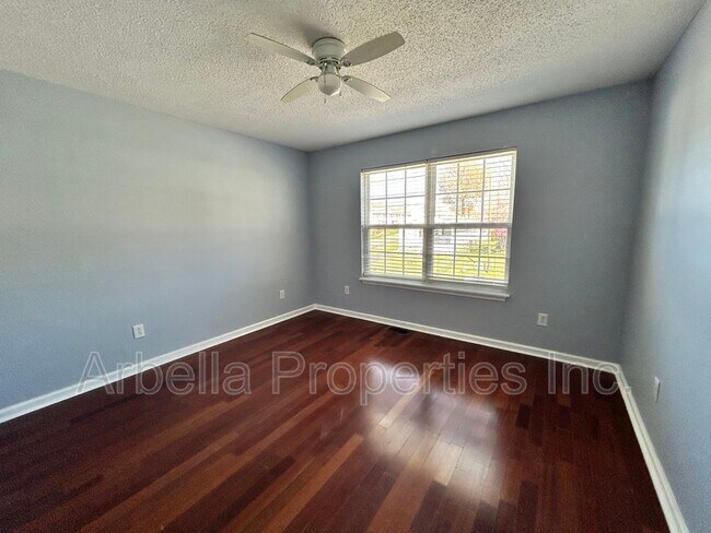 Building Photo - 104 St James Pl