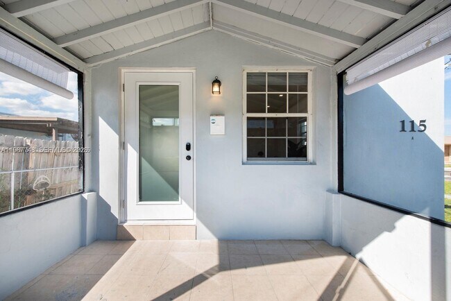 Building Photo - 115 SE 2nd St