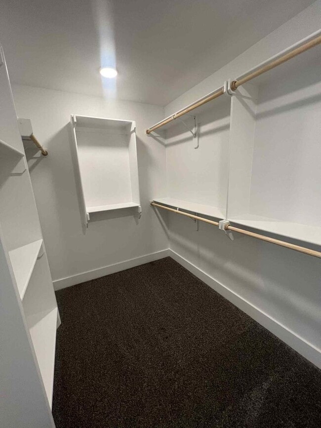 Building Photo - BEAUTIFUL LUXRY NEW BUILD: 5 BEDROOM / 3.5...