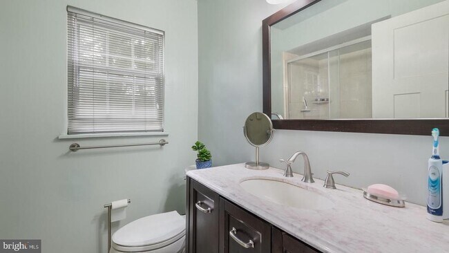 Building Photo - 646 Green Briar Rd