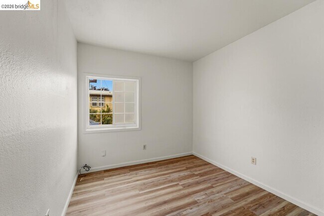 Building Photo - 400 Bissell Ave