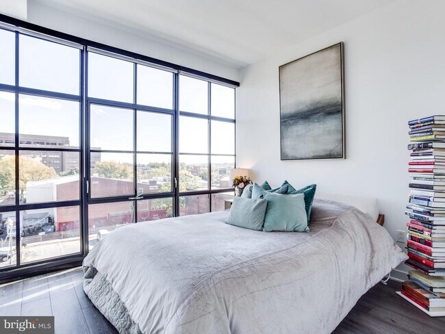 Building Photo - 2030 8th St NW