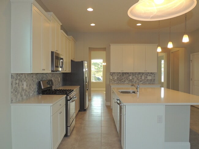 Building Photo - CALL ED FOR SHOWING APPOINTMENTS (352) 217...