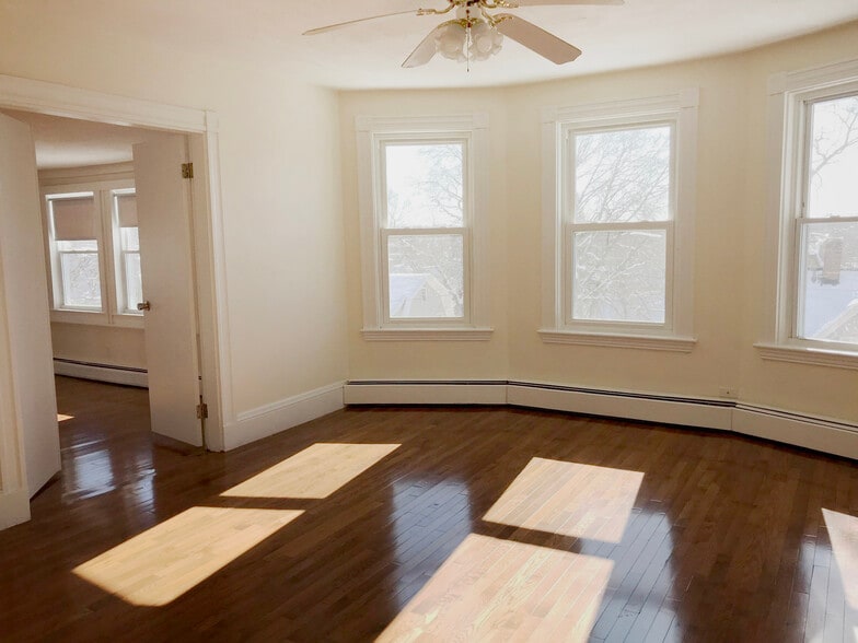 Building Photo - 113 Ashland St