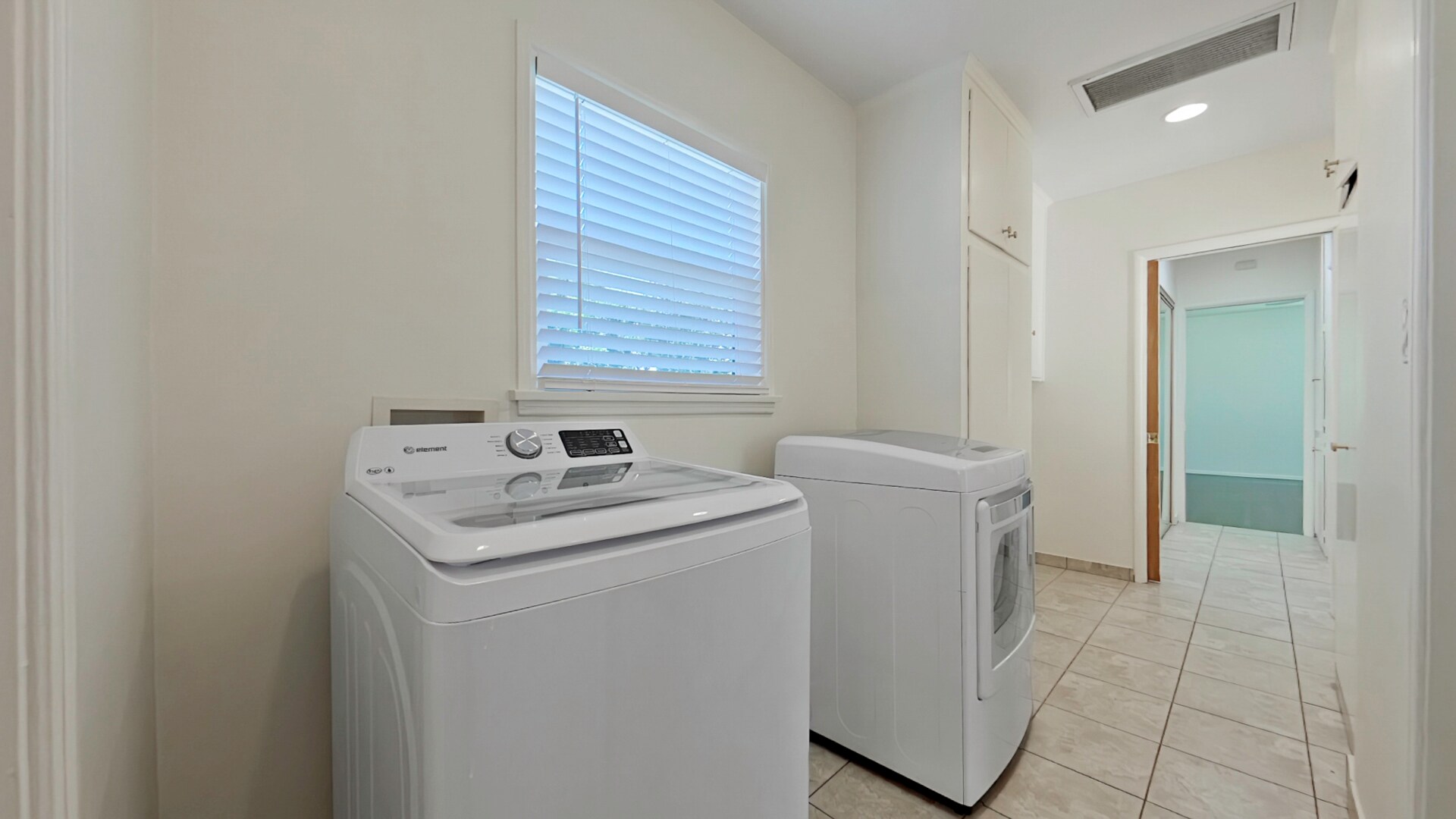 Building Photo - 3250 Las Lunas St