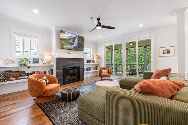 Building Photo - Stunning Like-New 4 Bedroom Home with Solar Panels & Fenced Backyard in Raleigh!
