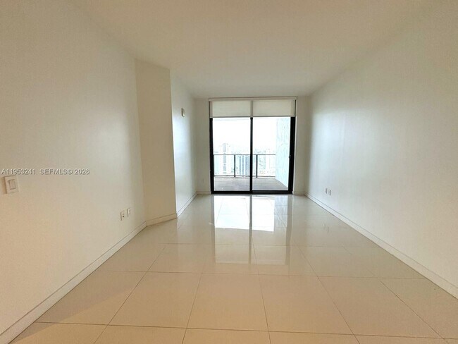 Building Photo - 1600 NE 1st Ave