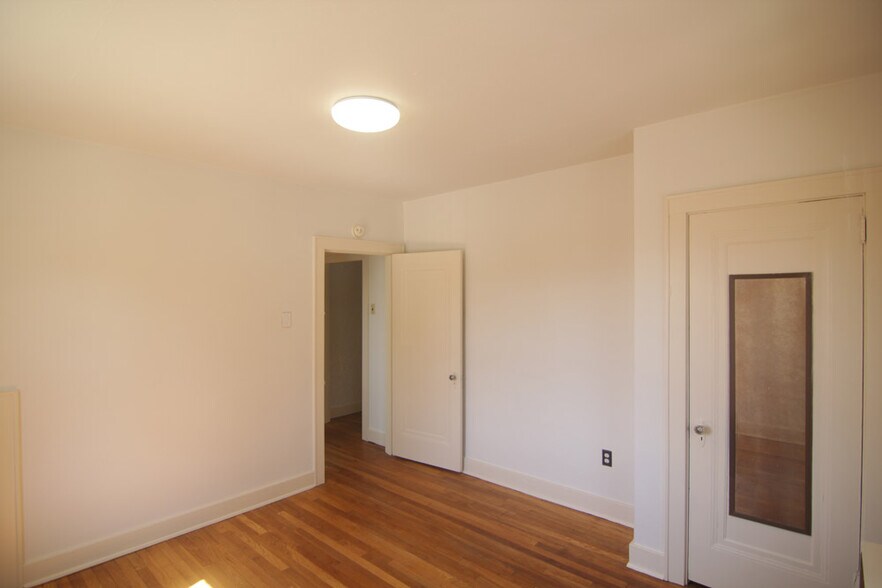 Building Photo - 8001 Saint Lawrence Ave