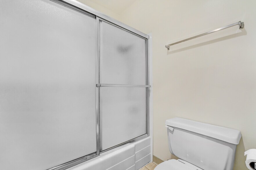 Building Photo - 5460 White Oak Ave