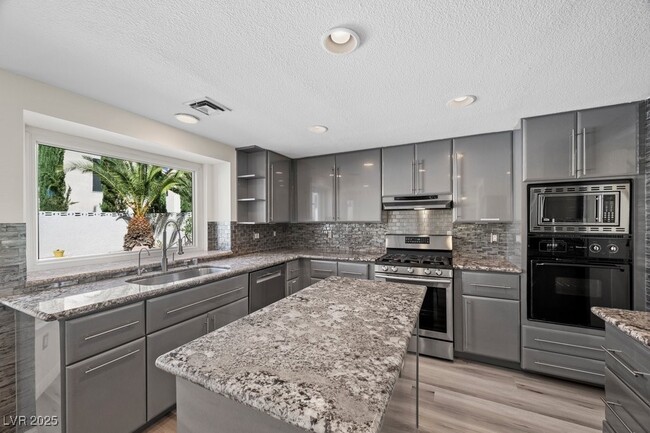 Building Photo - 8420 Haven Brook Ct