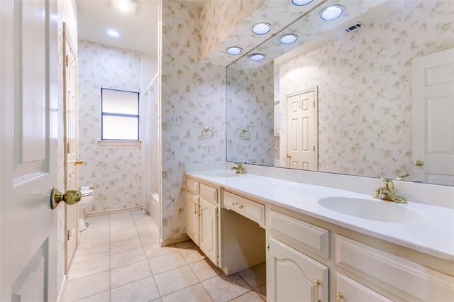 Building Photo - 2122 Rolling Oak Ln