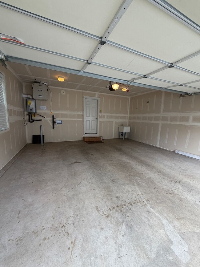 Building Photo - 1204 Burnside Pl