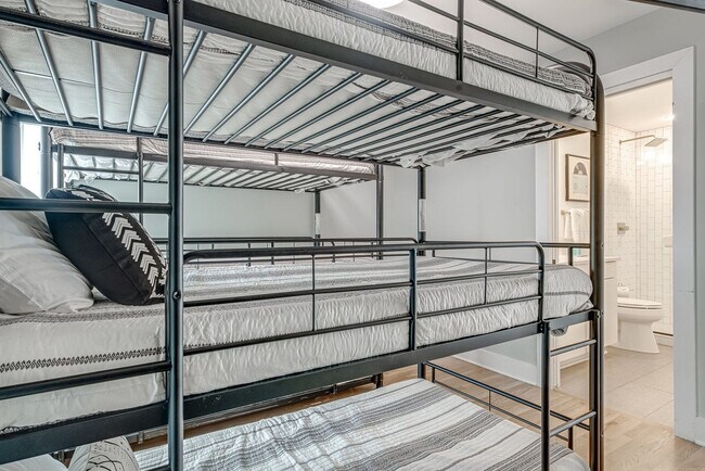 Building Photo - 2807 Delaware Ave