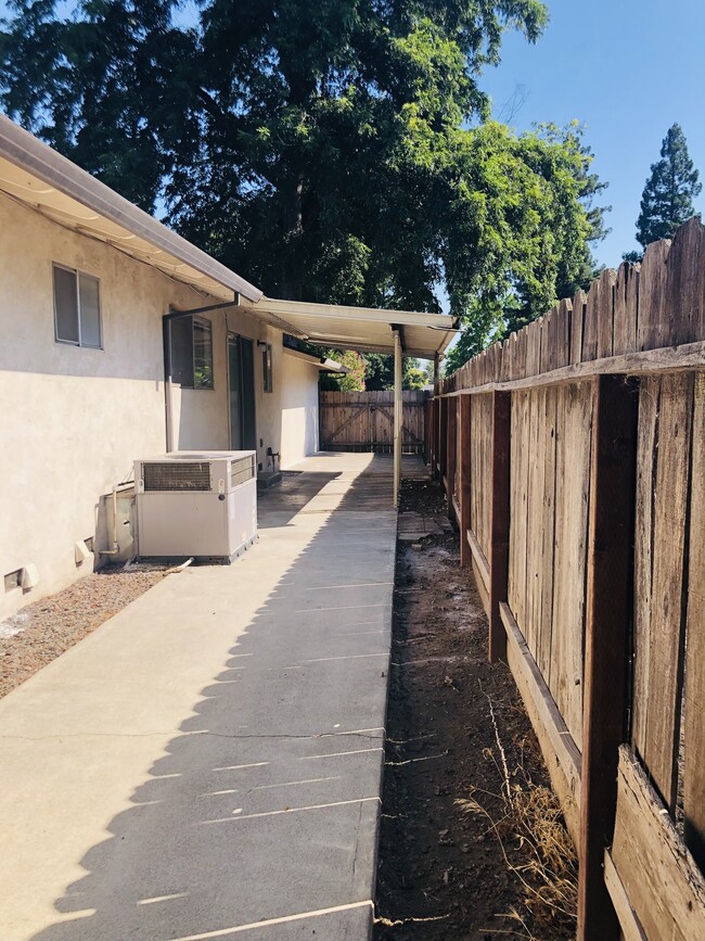 Backyard/patio area - 968 Cyndi Cir