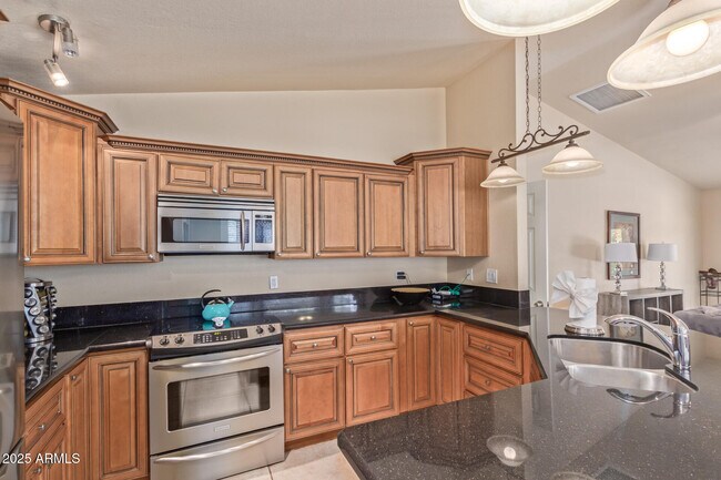 Building Photo - 6073 E Beck Ln