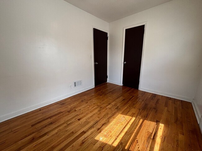 Building Photo - zzz4520 Lafayette Ave
