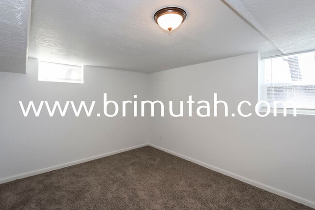 Building Photo - 3210 S 2300 E