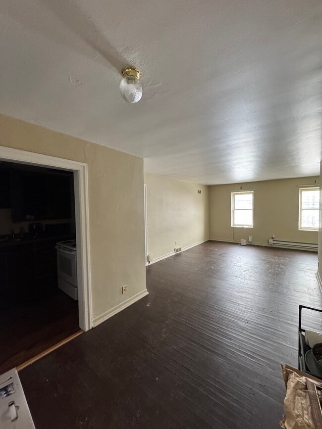 Building Photo - 3289 S Main St