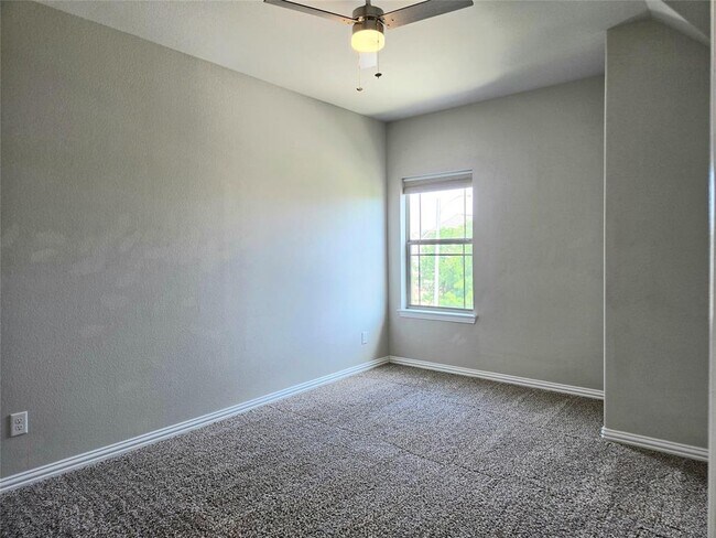 Building Photo - 1016 Hartman Dr