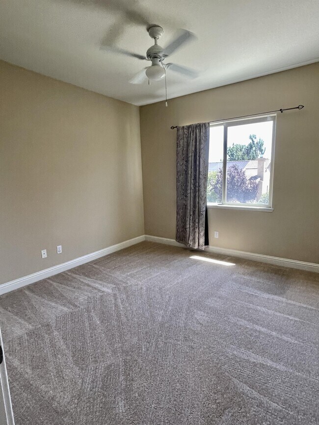 Building Photo - 9772 Ellsmere Way
