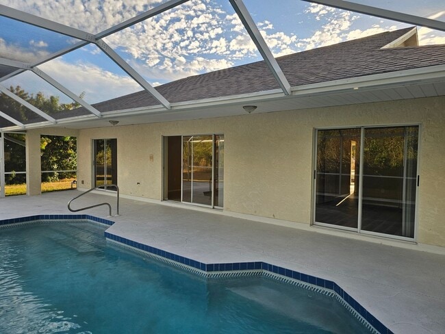 Building Photo - Move In Ready