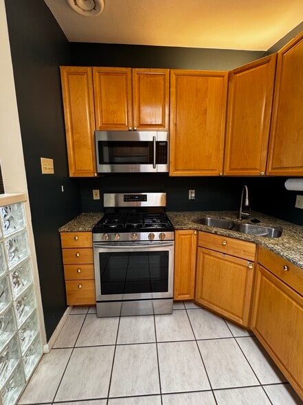 Building Photo - 19 Stoneyside Ln