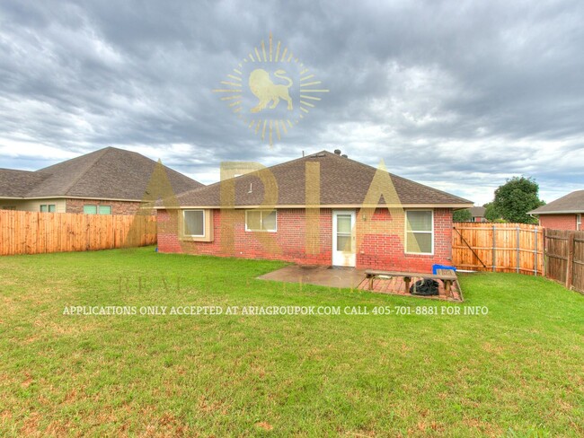 Building Photo - Spacious Edmond Fossil Creek Addition 3 Be...