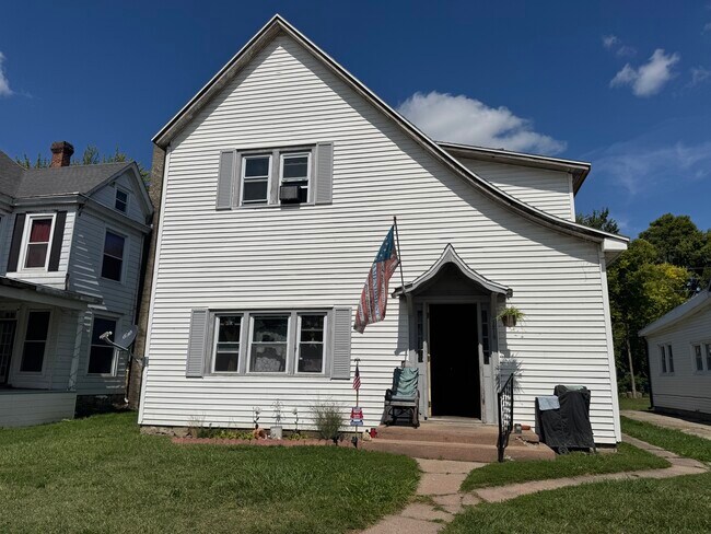 Primary Photo - 1218 E Broadway