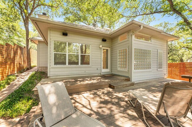 Building Photo - 1621 Maggie Mayes St