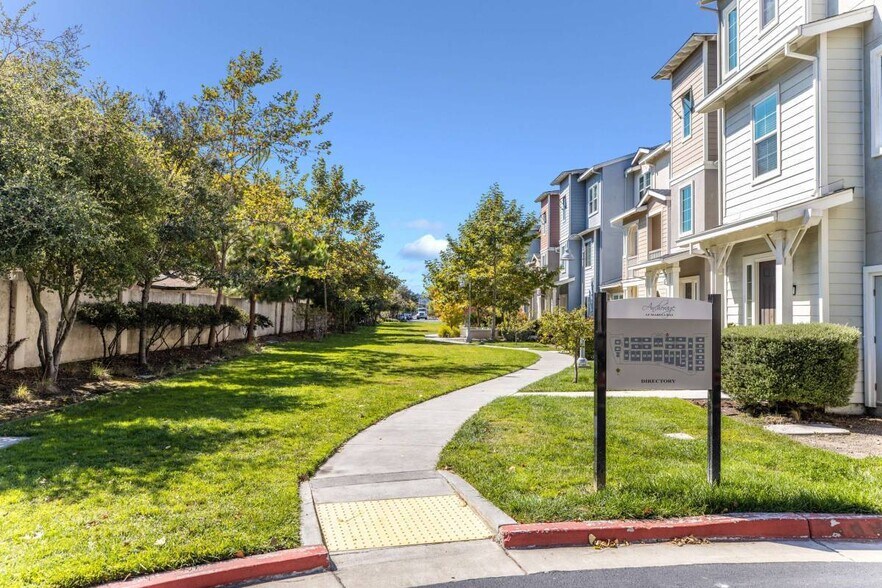 Building Photo - 801 Jetty Dr