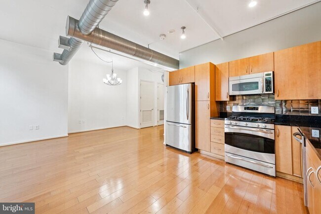 Building Photo - 811 4th St NW