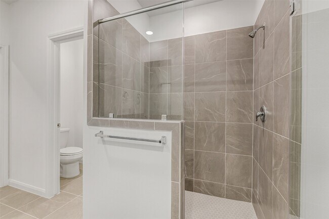 Building Photo - 13610 Pine Dr