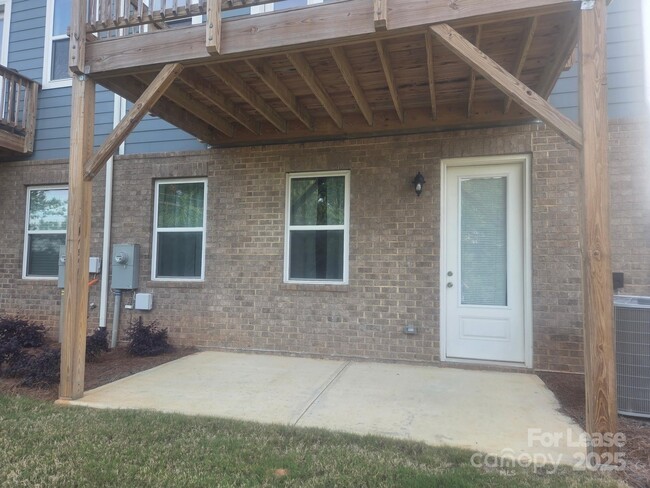 Building Photo - 6997 Waterstone Dr