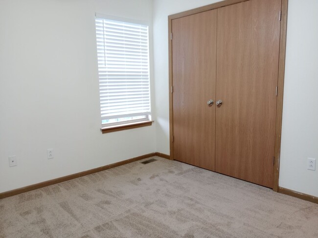 Building Photo - 701-703 Glenstone Dr.