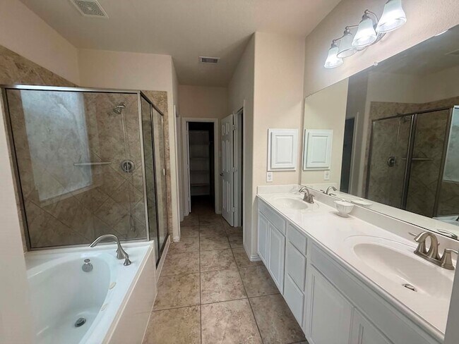 Building Photo - 19806 Amber Village Ln